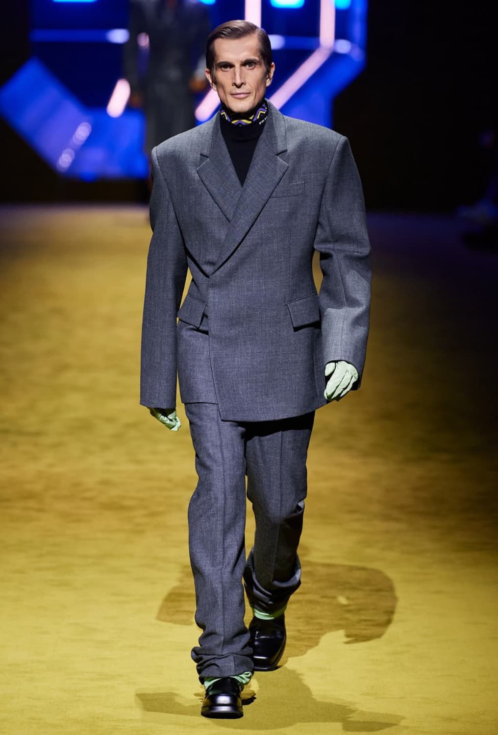 프라다 22fw 블레이저 상품이미지1