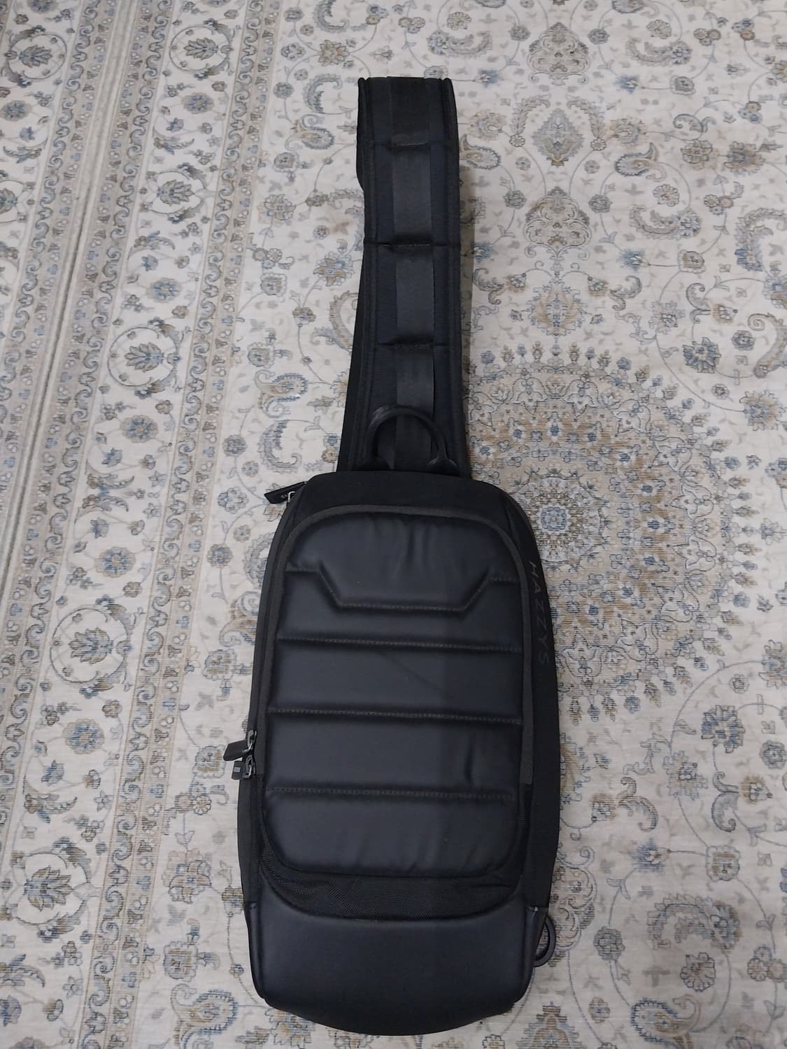 헤지스 블랙 슬링백 상품이미지1