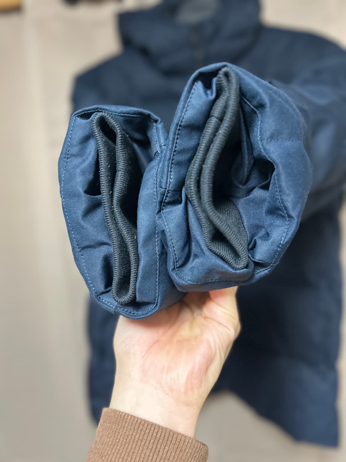 띠어리 24fw 패딩 네이비 2XL 상품이미지3