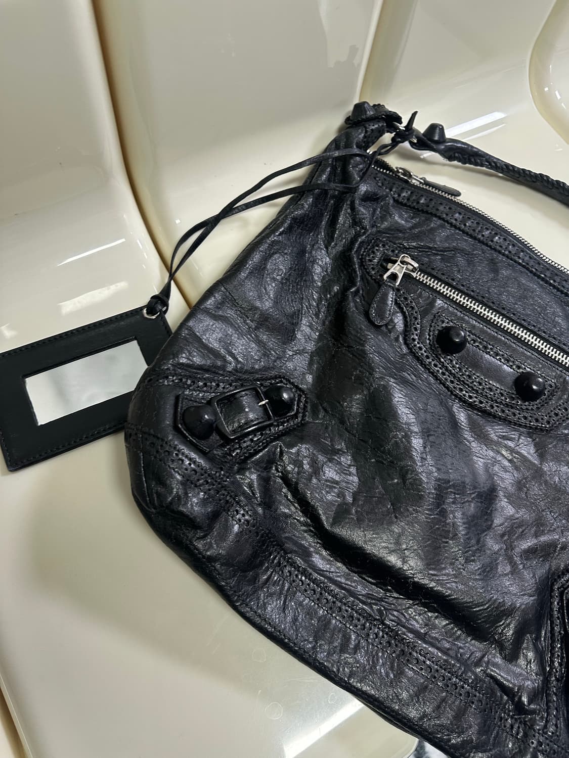 [A 정품] 발렌시아가 자이언트 시티 모터백 데이 블랙 상품이미지6