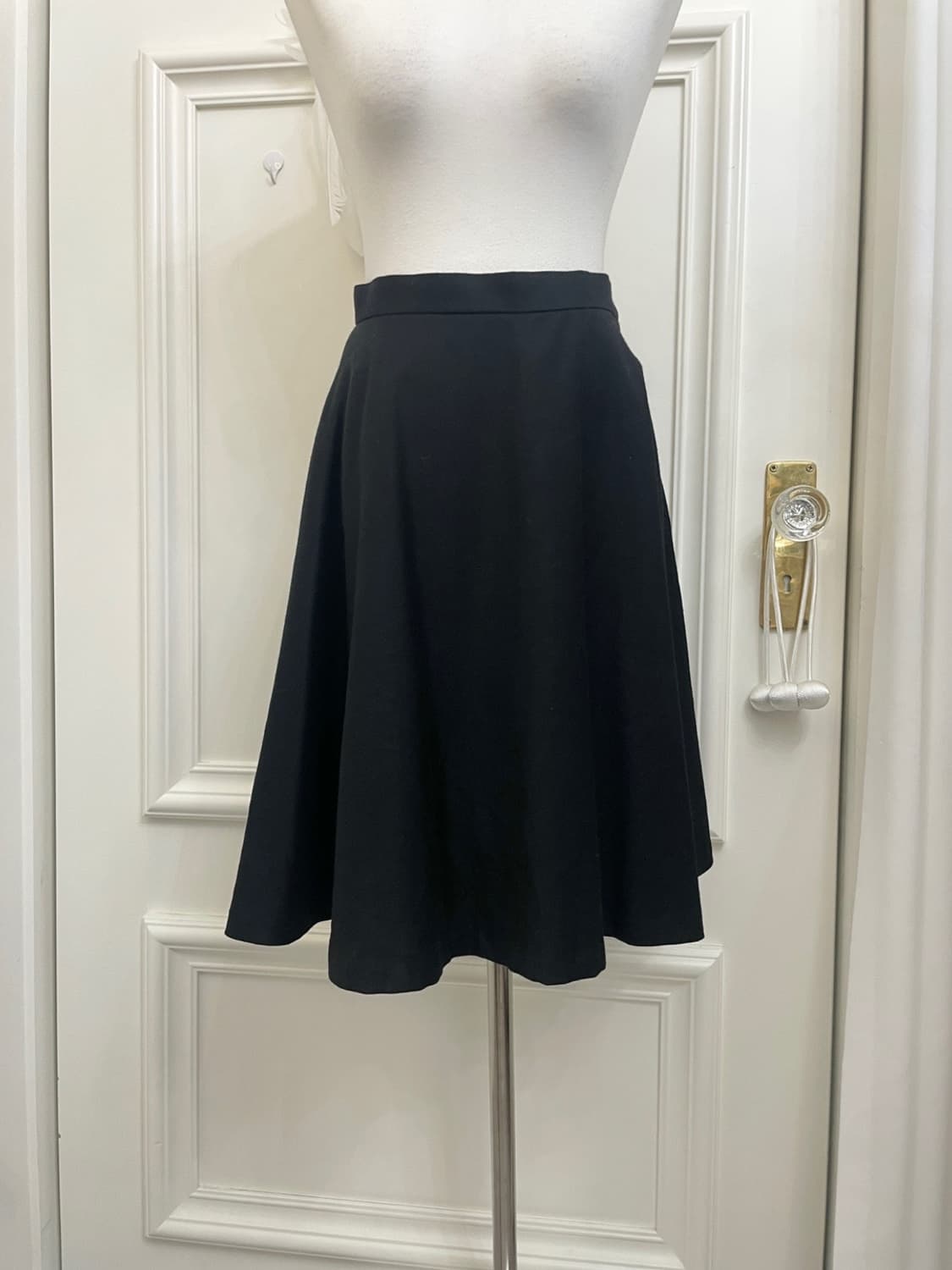black basic flare midi skirt(size-38) 상품이미지5