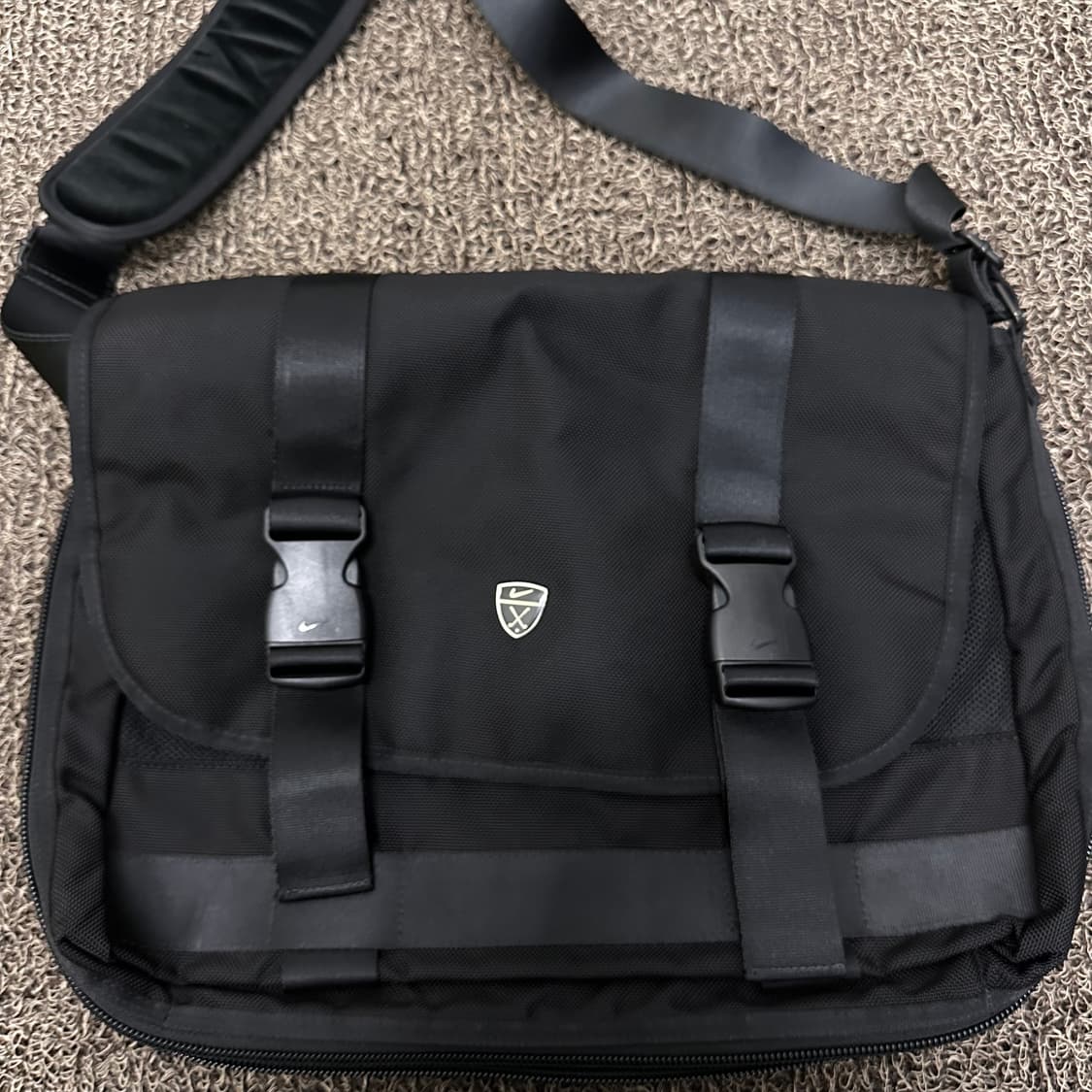 NIKE 나이키 크로스백 가방 블랙 상품이미지2