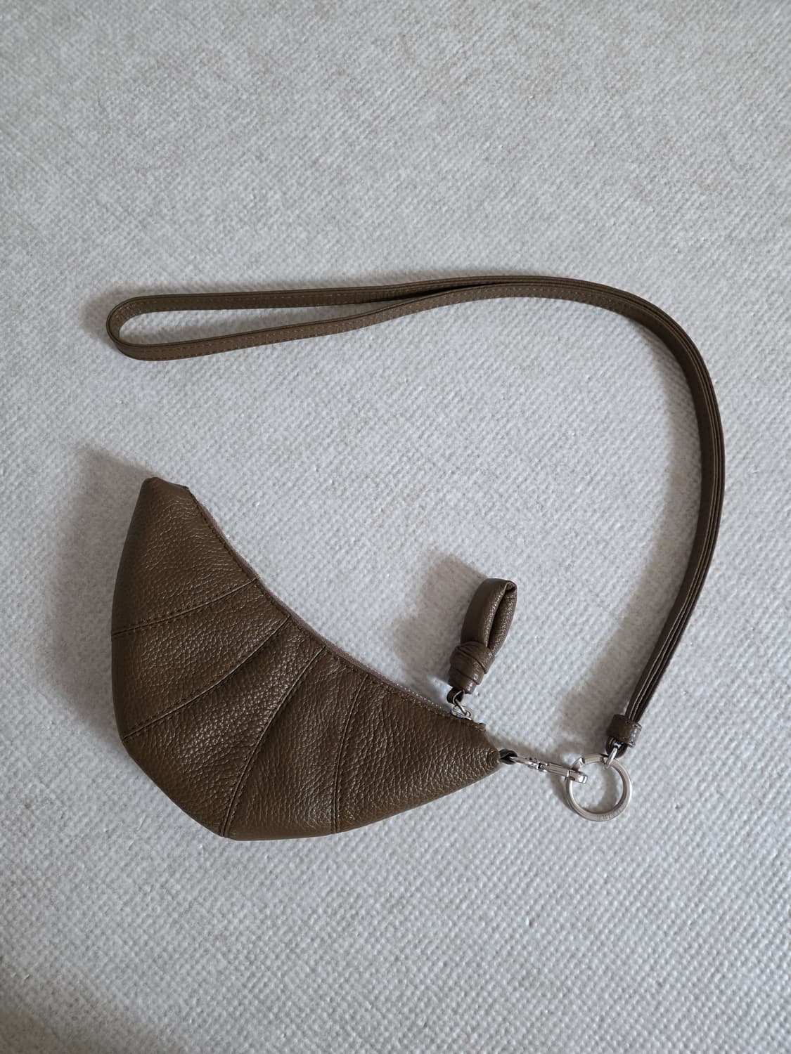 르메르 (Lemaire)의 크루아상 코인 퍼스 판매해요 상품이미지2