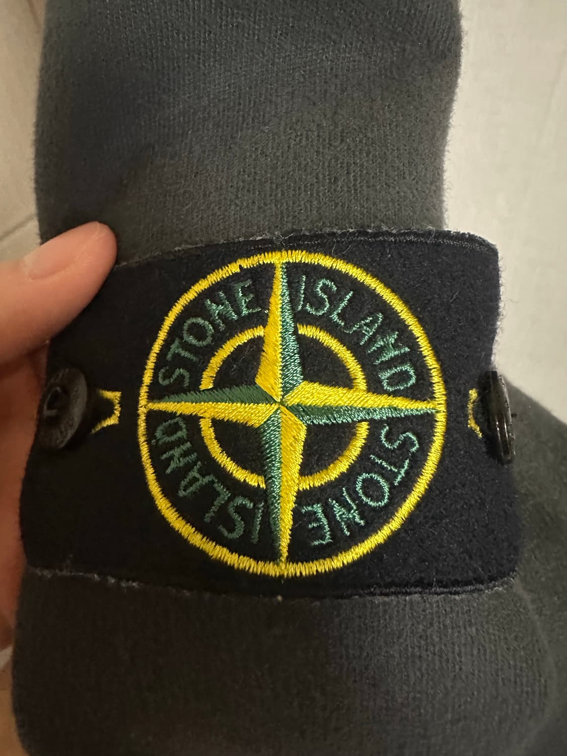 스톤 아일랜드 차콜 후드티 상품이미지3