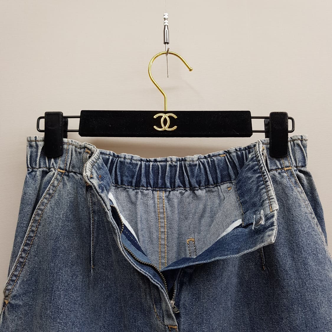 한섬 랑방 2023 백밴딩 데님 슬릿  스커트 64-94사이즈 상품이미지3