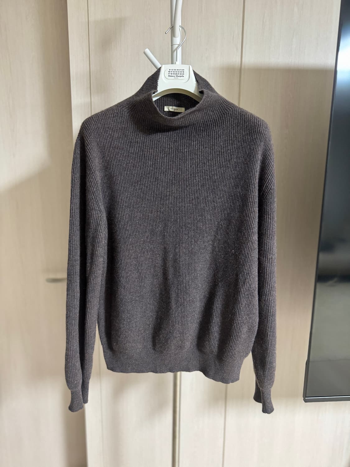 더 로우 다니엘 모크넥 스웨터 상품이미지1