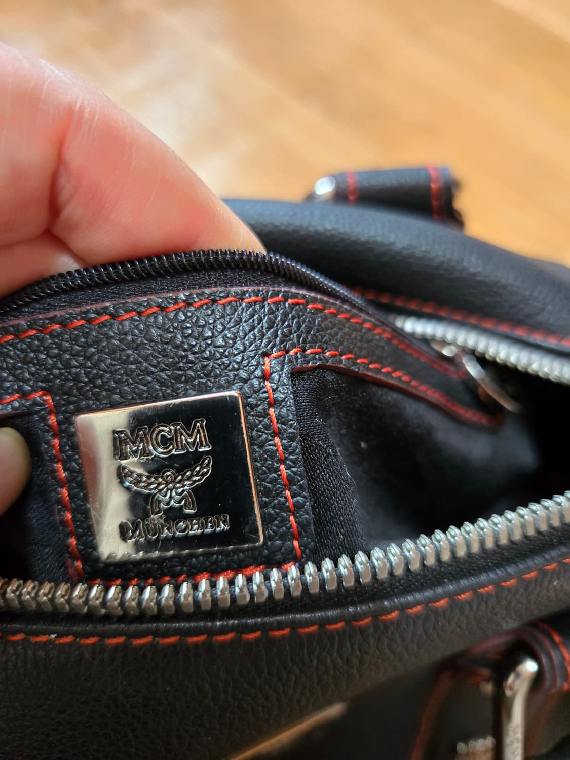 MCM 정품 블랙 레더 은장로고 미니 토트백 상품이미지7