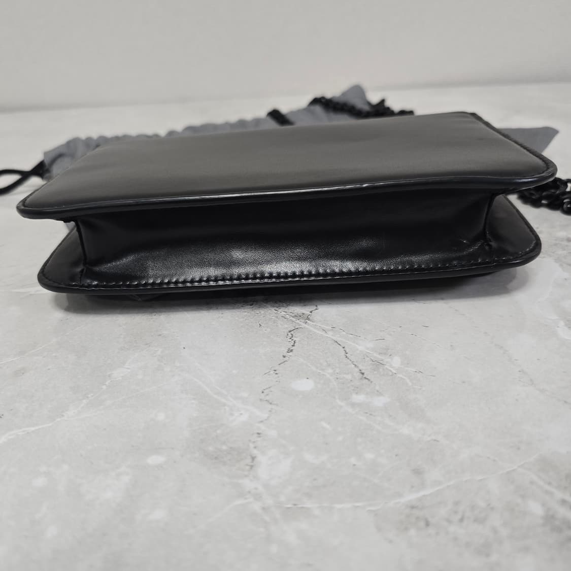 발렌시아가 B로고 체인 미니 숄더백 블랙 판매 상품이미지5