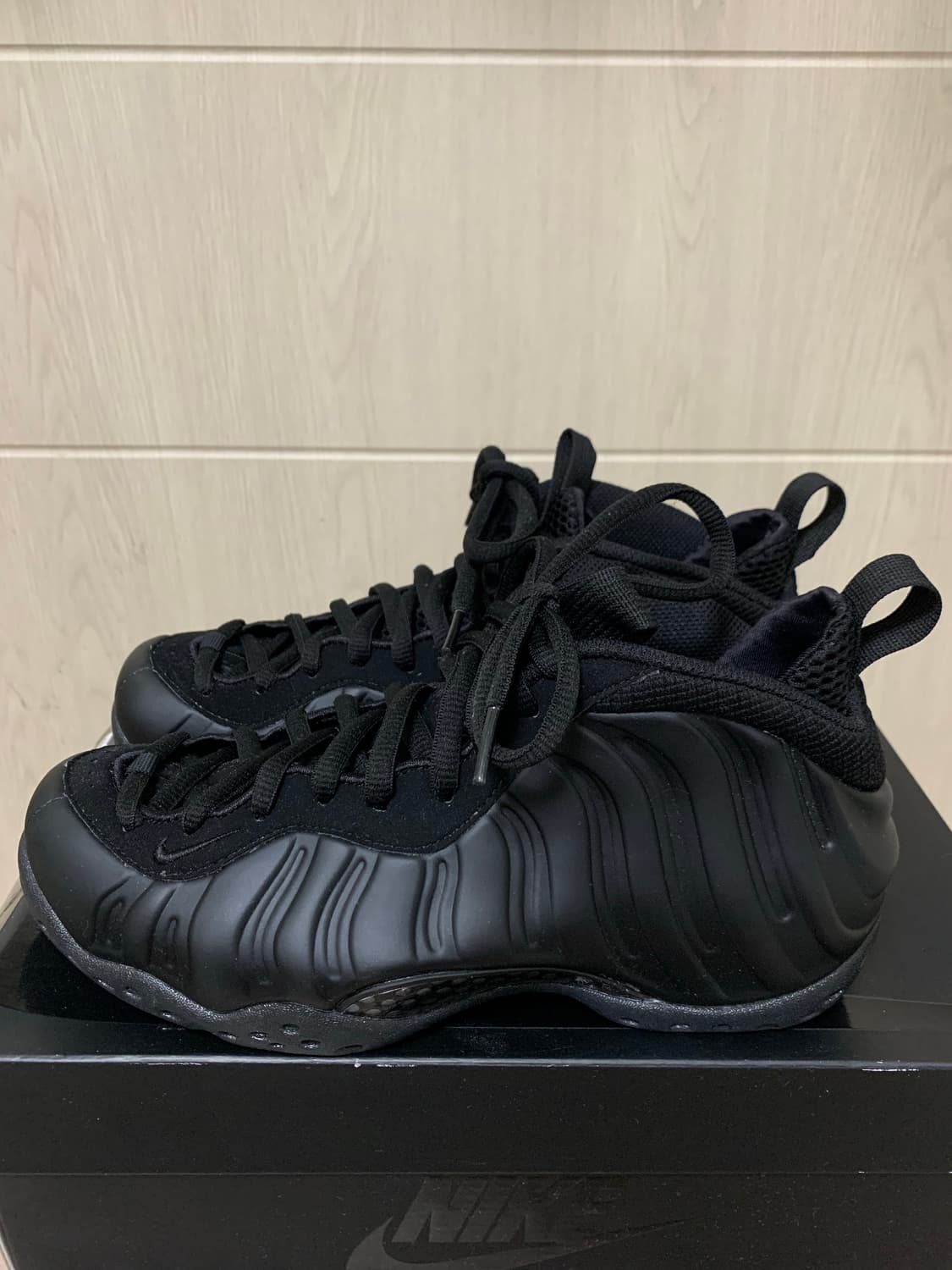 나이키 에어 폼포짓 원 블랙 앤트러사이트 상품이미지5