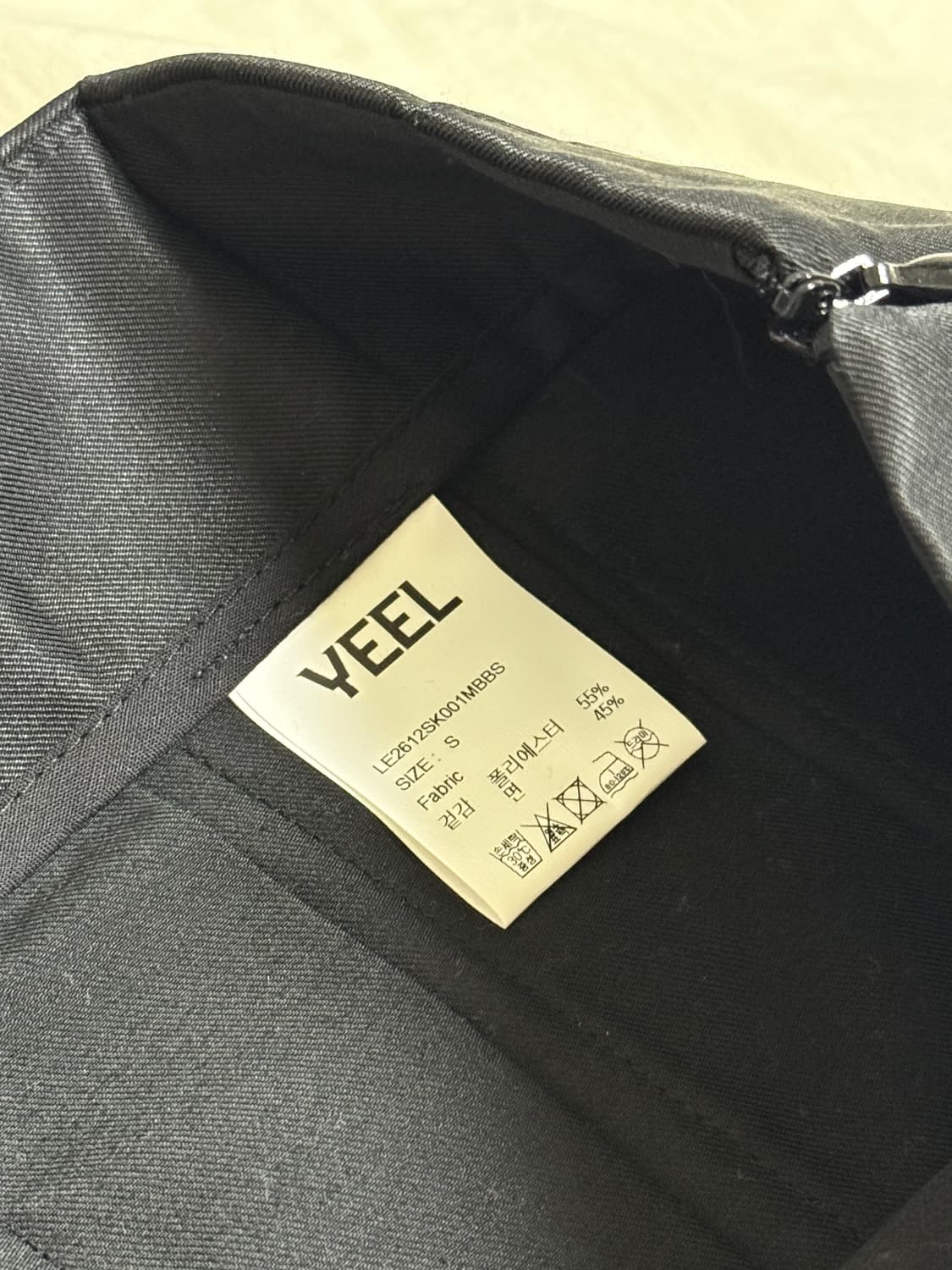 YEEL STUDDED PLEATED MIDI SKIRT BLACK 상품이미지2