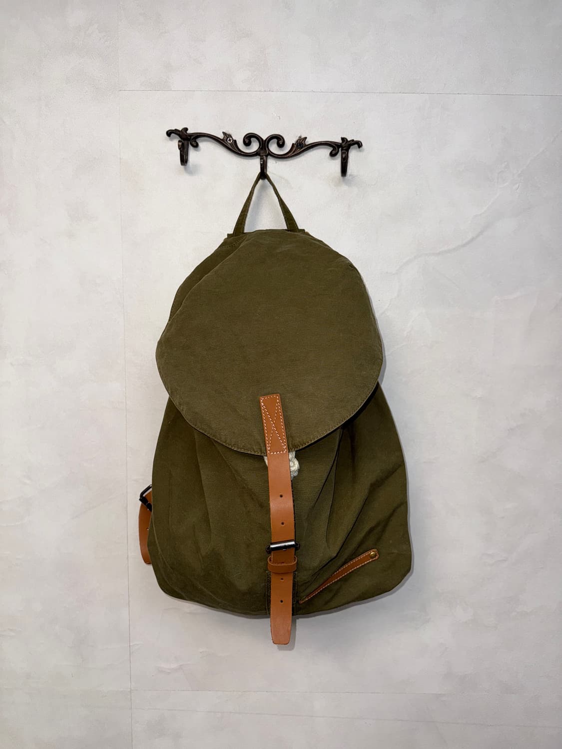 Olive khaki leather detail backpack 상품이미지1