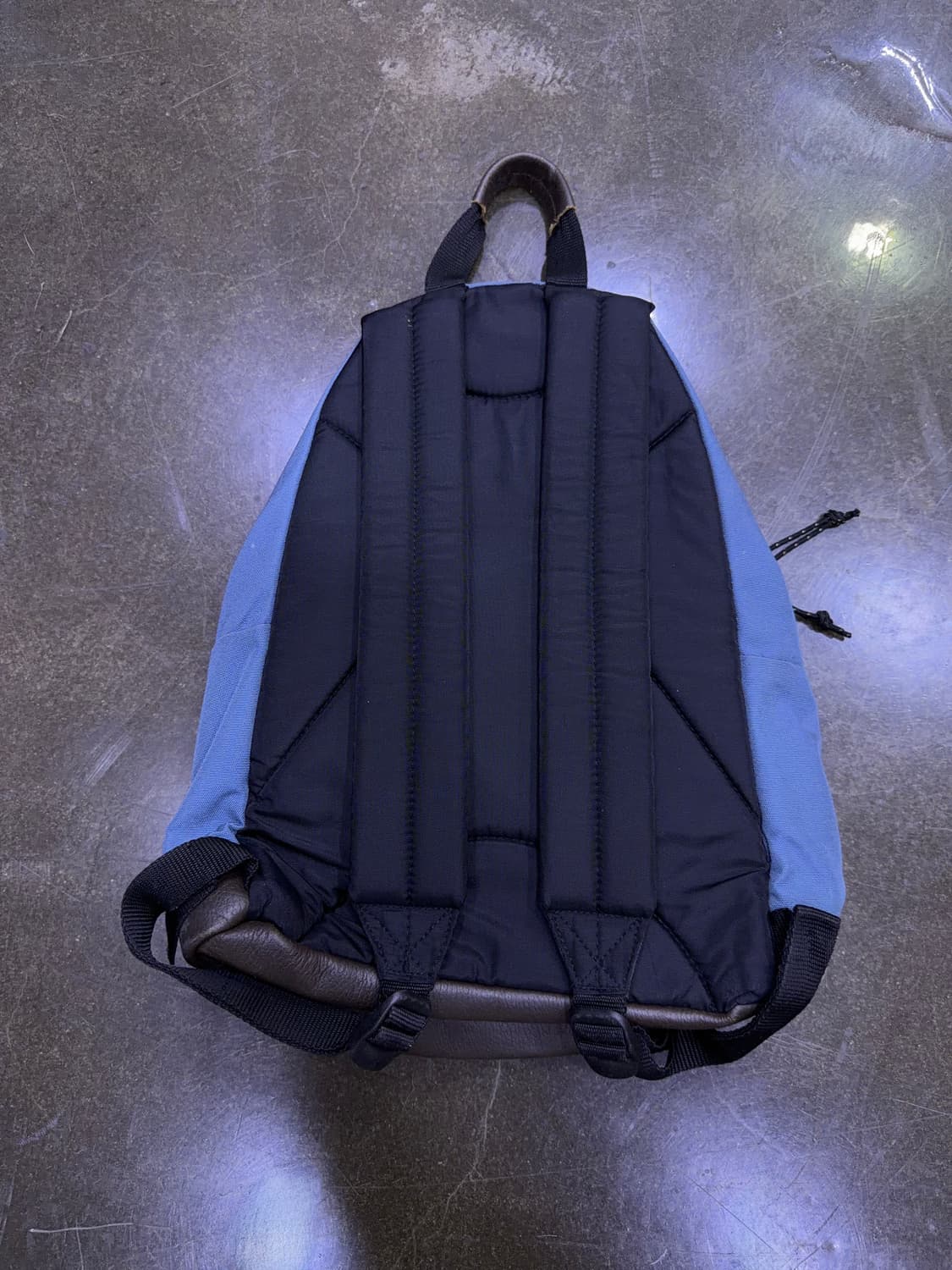 이스트팩 럭색 가죽 배색 블루 백팩 상품이미지3