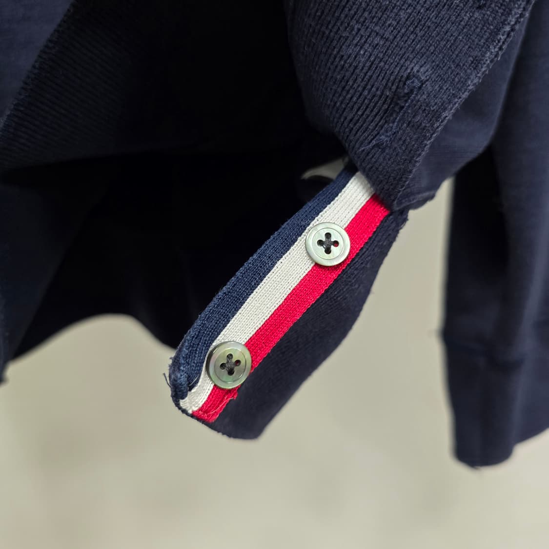 톰브라운 사선 완장 맨투맨 4사이즈 105 판매 상품이미지5