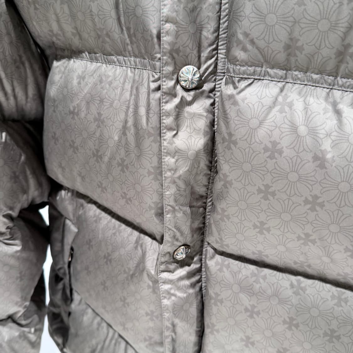 L / 크롬하츠 모노그램 스티프 푸퍼 패딩  상품이미지3