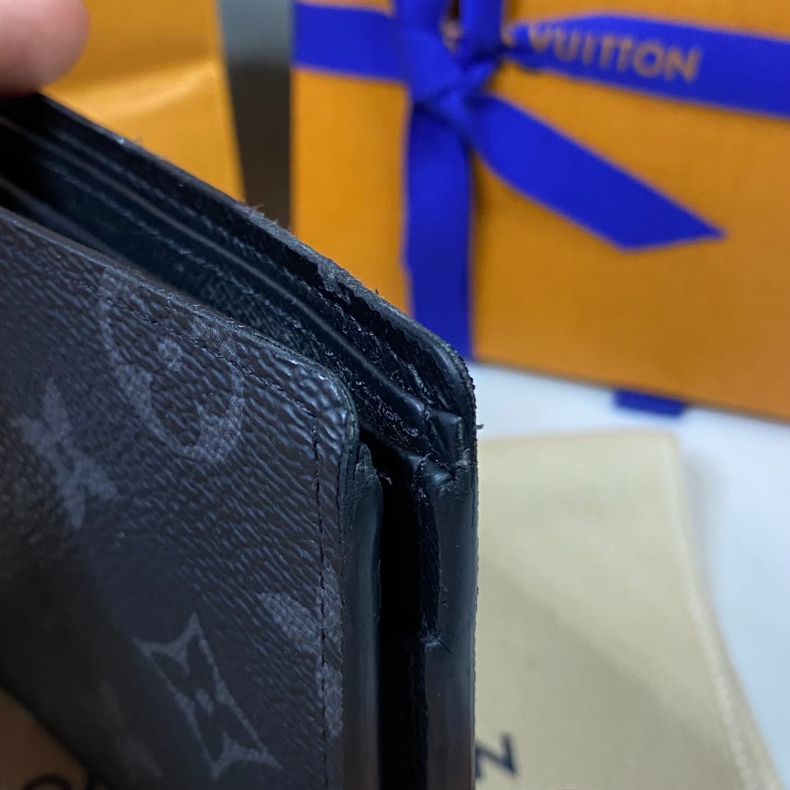 [신형]루이비통 멀티플 월렛 모노그램 이클립스 반지갑 M61695 상품이미지3