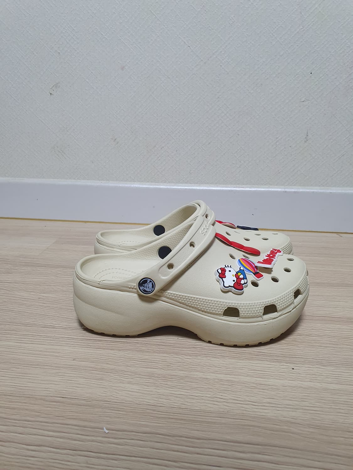 크록스 클래식 플랫폼 샌들 슬리퍼 240 상품이미지1