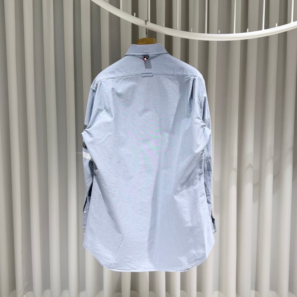 (A+/5) / 톰브라운 솔리드 플란넬 사선완장 셔츠 스카이 상품이미지5