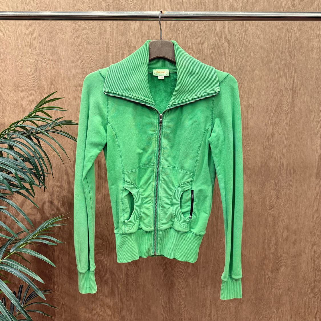 디젤 집업 자켓 와이드 립 카라 뱍 로도 프린팅 디테일 슬림핏 그린 상품이미지1