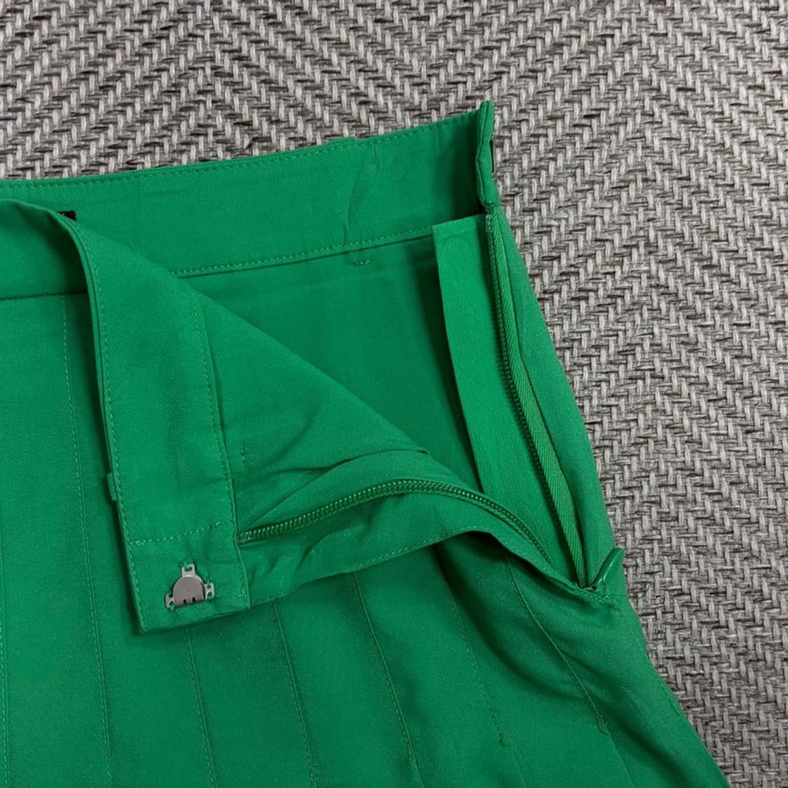 BCBGMAXAZRIA 플리츠 스커트 v4498 상품이미지5
