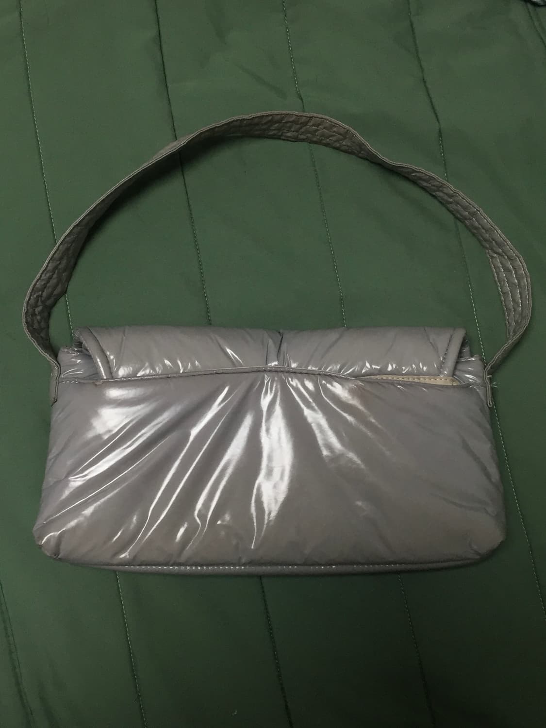 마뗑킴 패딩 숄더백 실버 그레이 상품이미지4