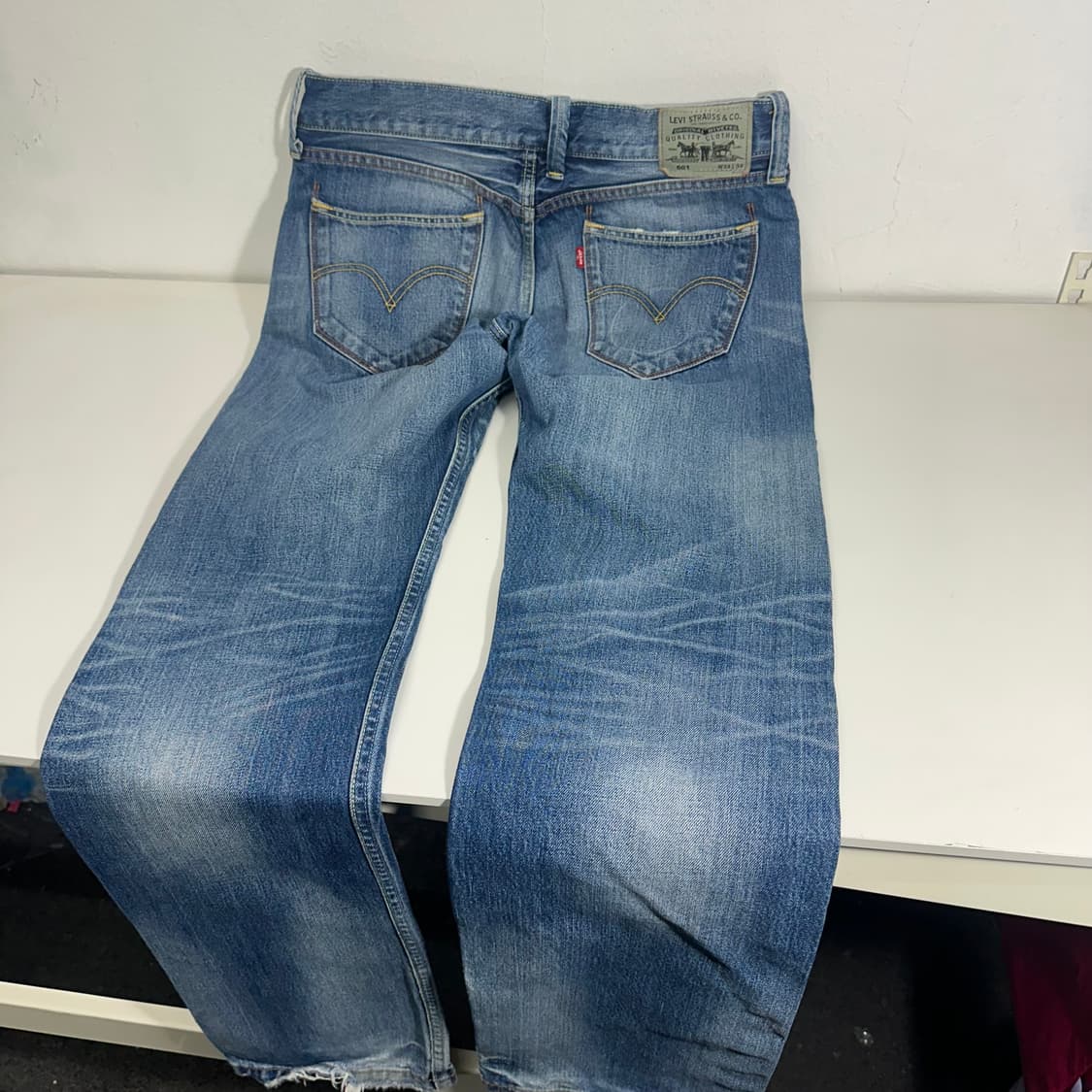 L 리바이스601 스트레이트핏 워시드 데님팬츠 상품이미지3