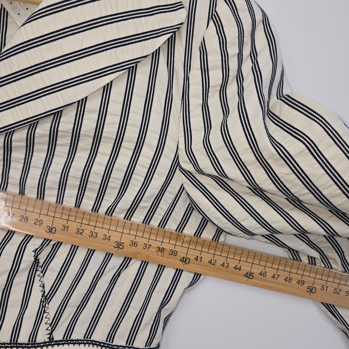 모스키노 스트라이프 크롭 자켓 페플럼 디테일 상품이미지4