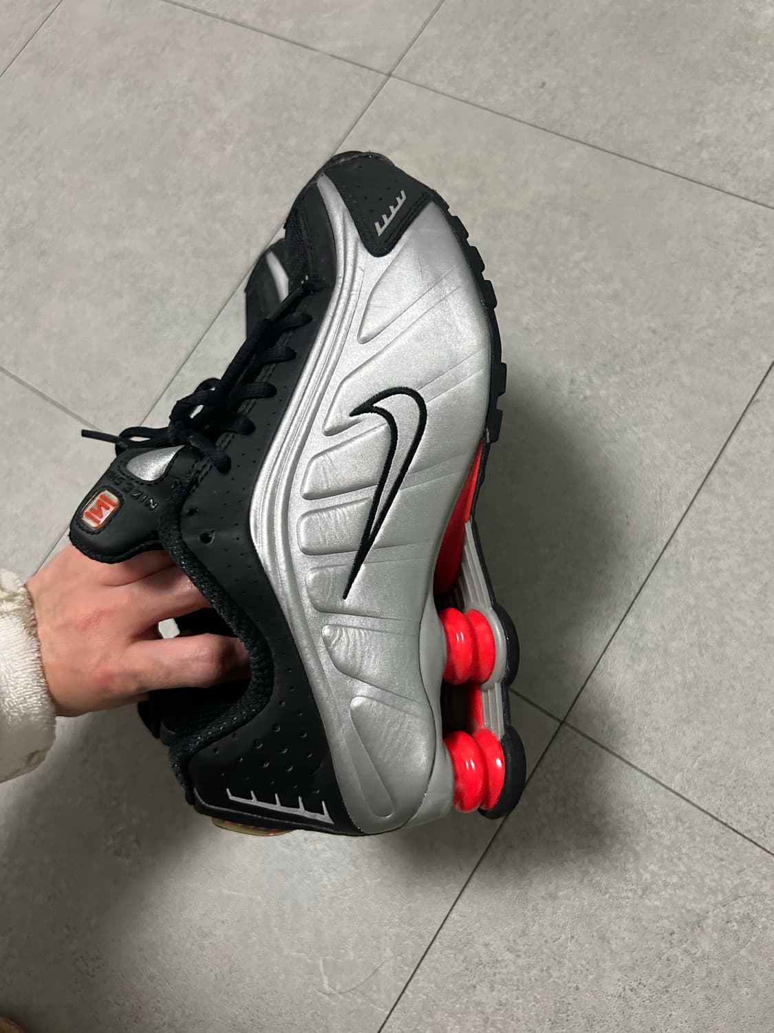 나이키 샥스 R4 블랙 앤 메탈릭 실버 235 (4.5) 상품이미지5