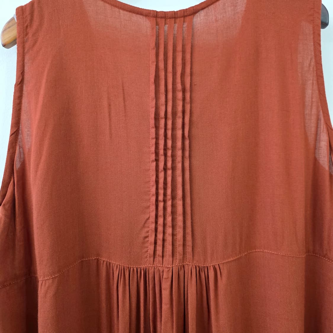 브릭 브라운 자수 플레어 슬리브리스 블라우스 상품이미지6