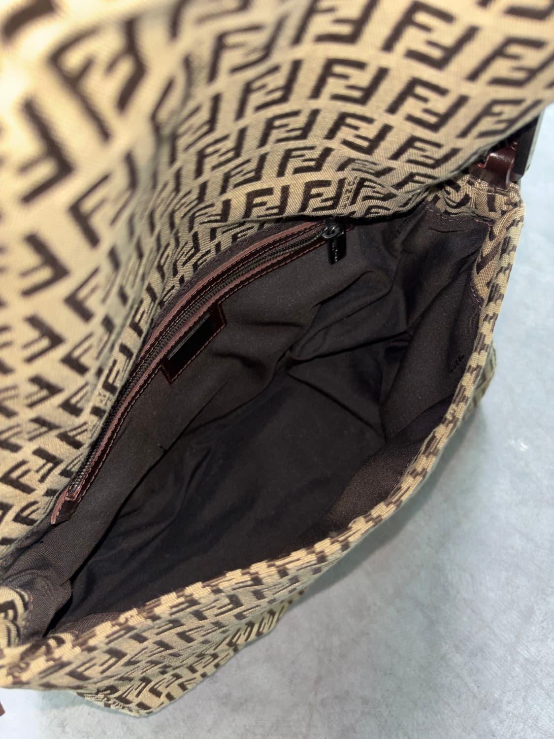 Fendi 펜디 FF 주카 패턴 숄더백 상품이미지7