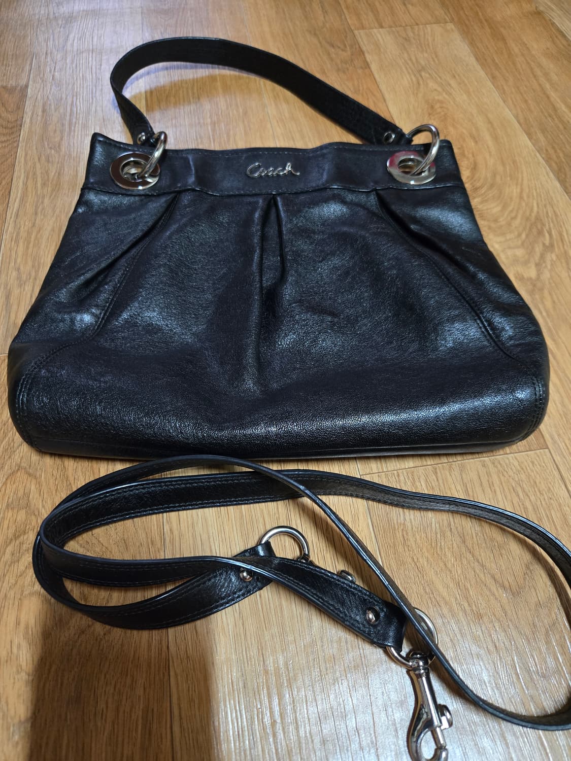 코치 에슐리 레더 히피백 숄더백 상품이미지3