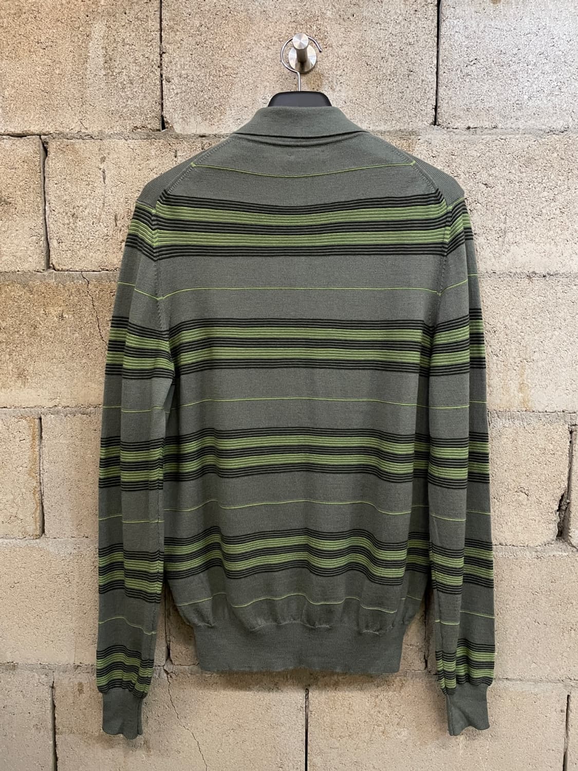 버버리 크레스트 로고 스트라이프 카라 니트 상품이미지4