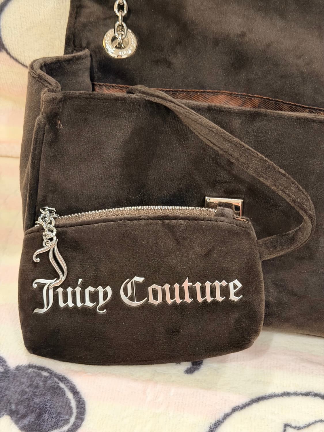 [신상✨프리뷰세일] 쥬시꾸뛰르 벨벳 스톤 체인 숄더백/크로스백 브라운 상품이미지9