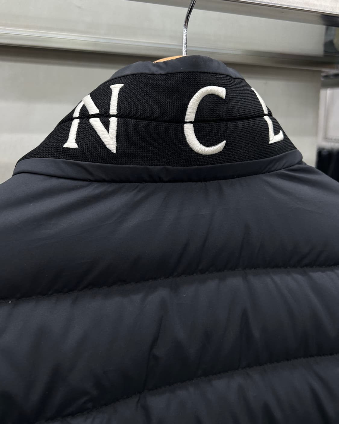 몽클레르 아키오 구스다운 패딩 *샤이보이토비 착용* 상품이미지8