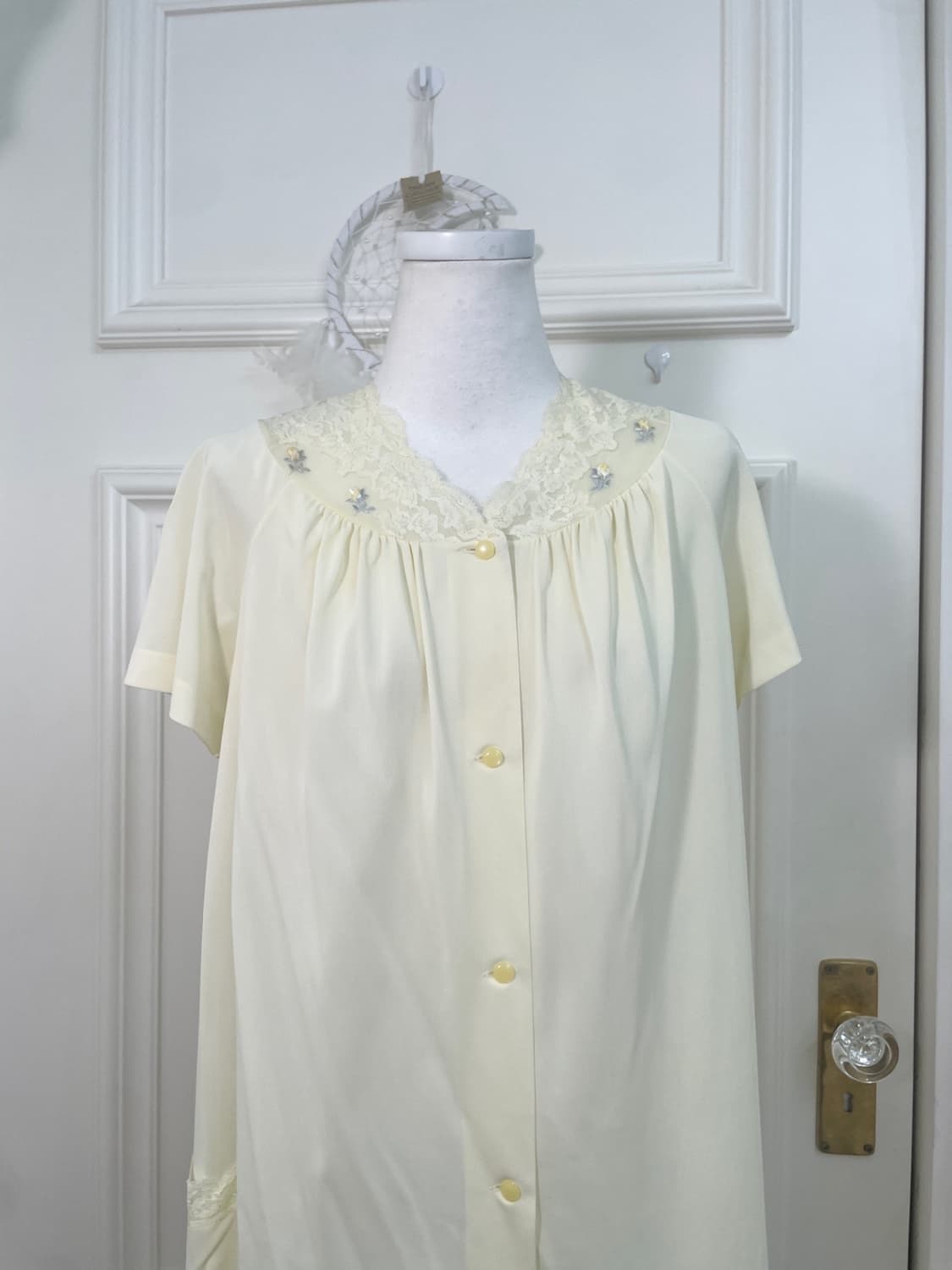 light yellow lace embroidery half blouse 상품이미지5
