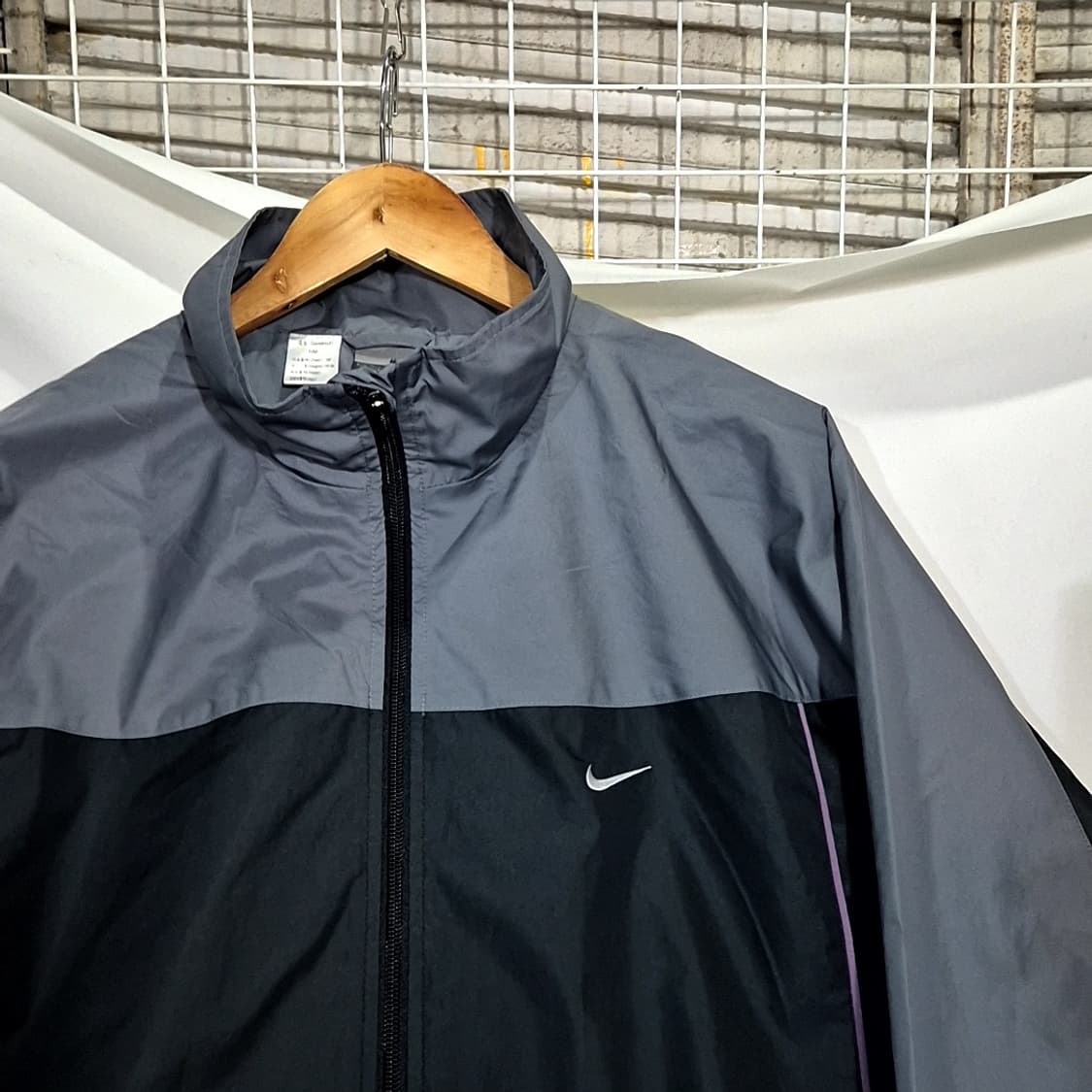 나이키 솔로스우시 바람막이 상품이미지2