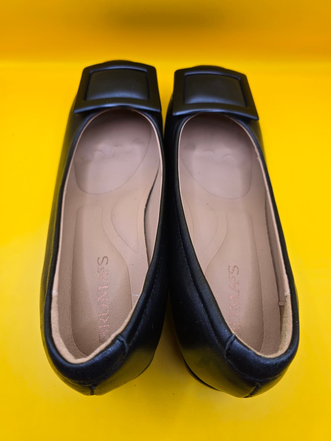 제품: BRUMASS(브루마스) 여성 가죽 펌프스
사이즈 225 / 굽  상품이미지3