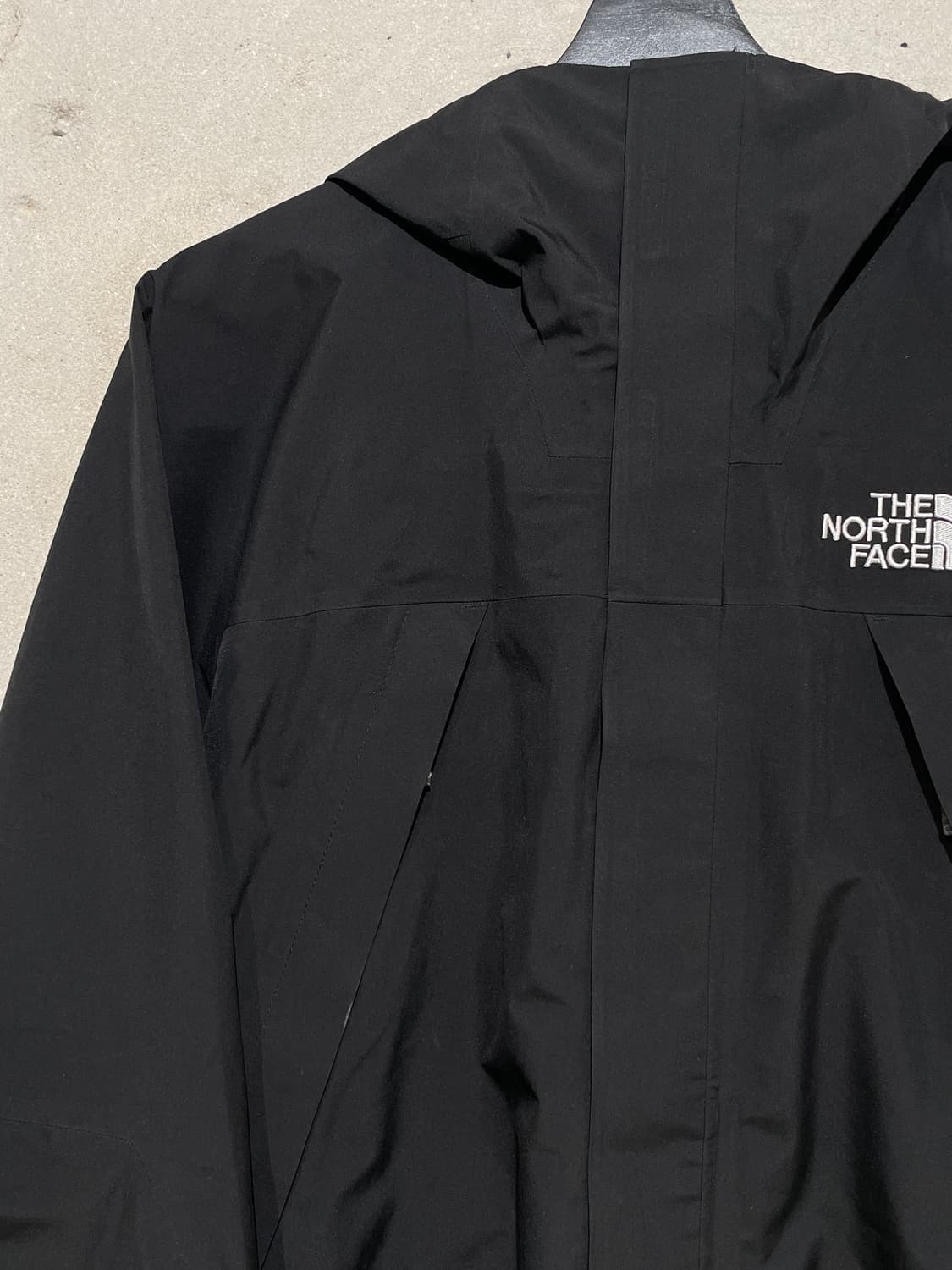 노스페이스 블랙 써밋 시리즈 고어텍스 벨크로 윈드 브레이커 상품이미지2