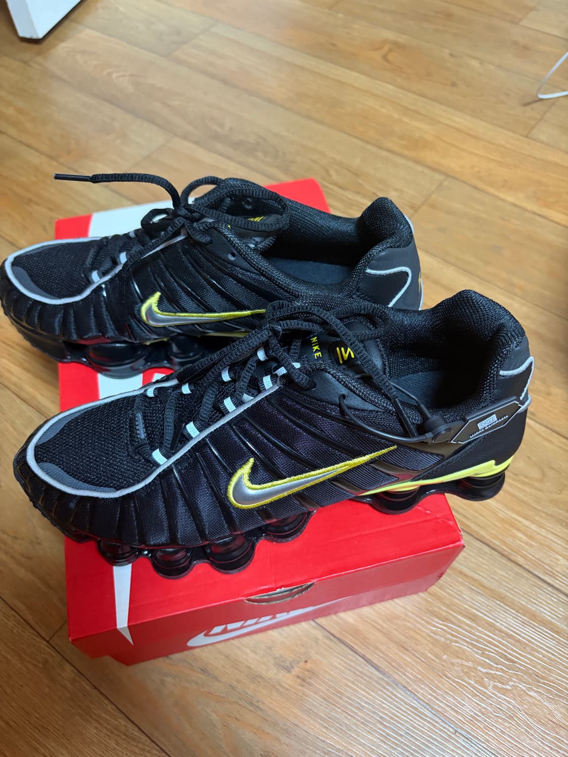 판매) 나이키 샥스 TL 블랙 다이나믹 옐로우 새상품 상품이미지6