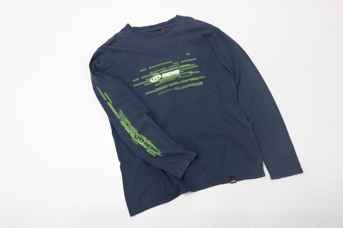 NEXO 넥소 빈티지 디지털 매트릭스 그래픽 네이비 롱 슬리브 상품이미지5
