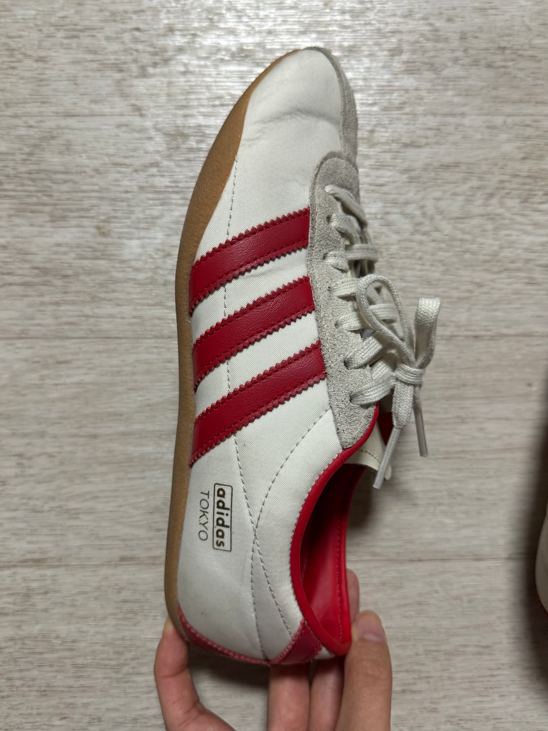 [제니 착용] 아디다스 도쿄 오프 화이트 베러 스칼렛 240 상품이미지4