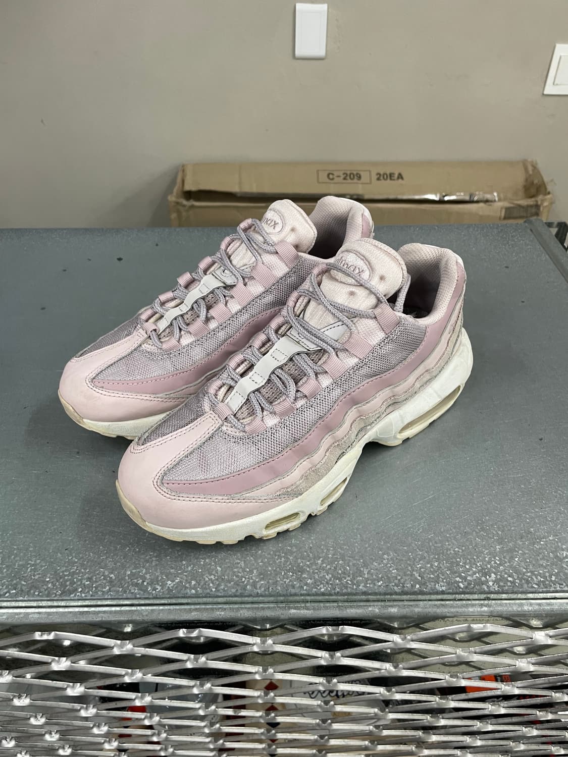 나이키 에어 맥스 95 베얼리 로즈 240 상품이미지2