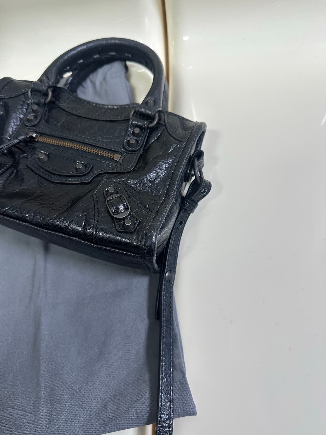 [새상품급 정품] 발렌시아가 르 시티 모터백 나노 블랙 상품이미지8