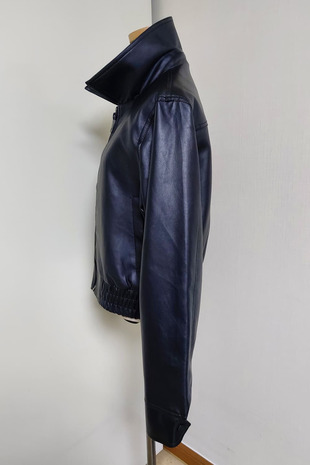 레이디볼륨 블랙 레더 자켓 (M)

 상품이미지2