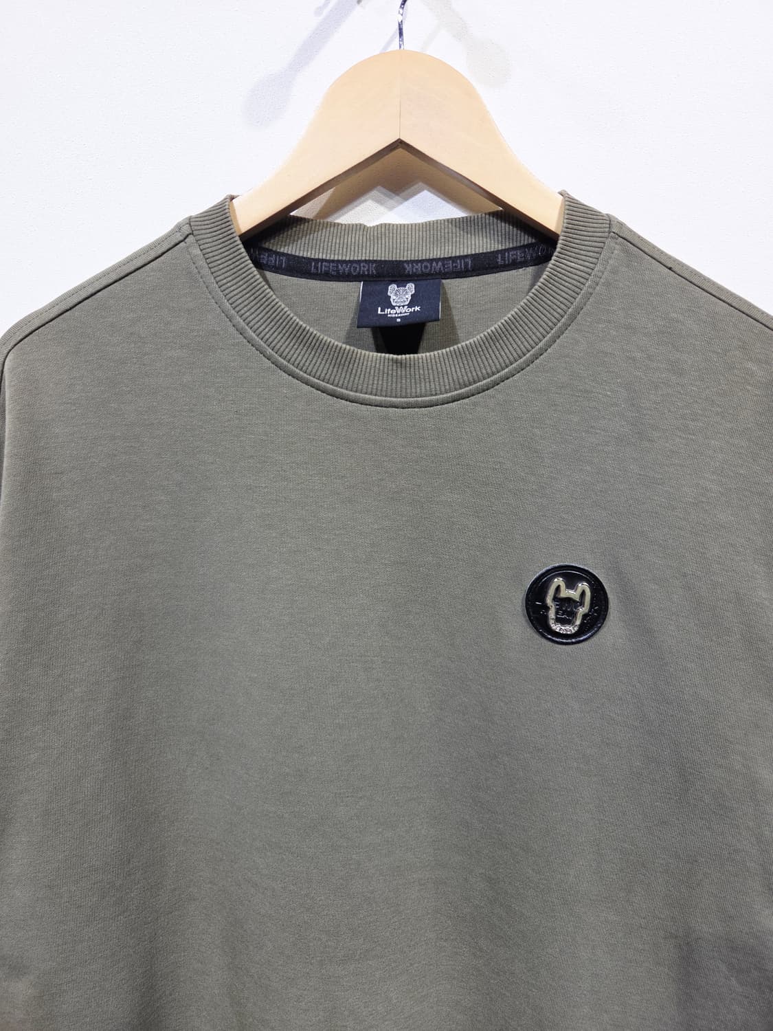 라이프워크 카키 라독 레더 와펜 맨투맨_S 상품이미지3