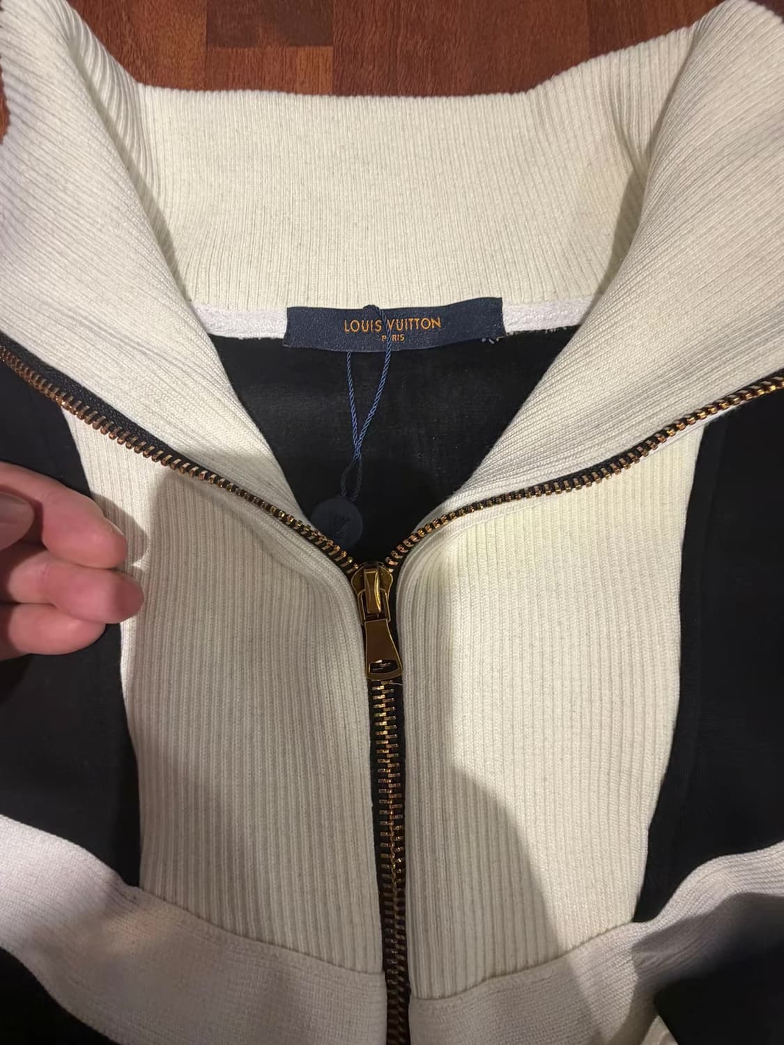 [루이;비통] 새상품 / 트레이닝복 세트 / 상의 66 및 하의 28인치 상품이미지2