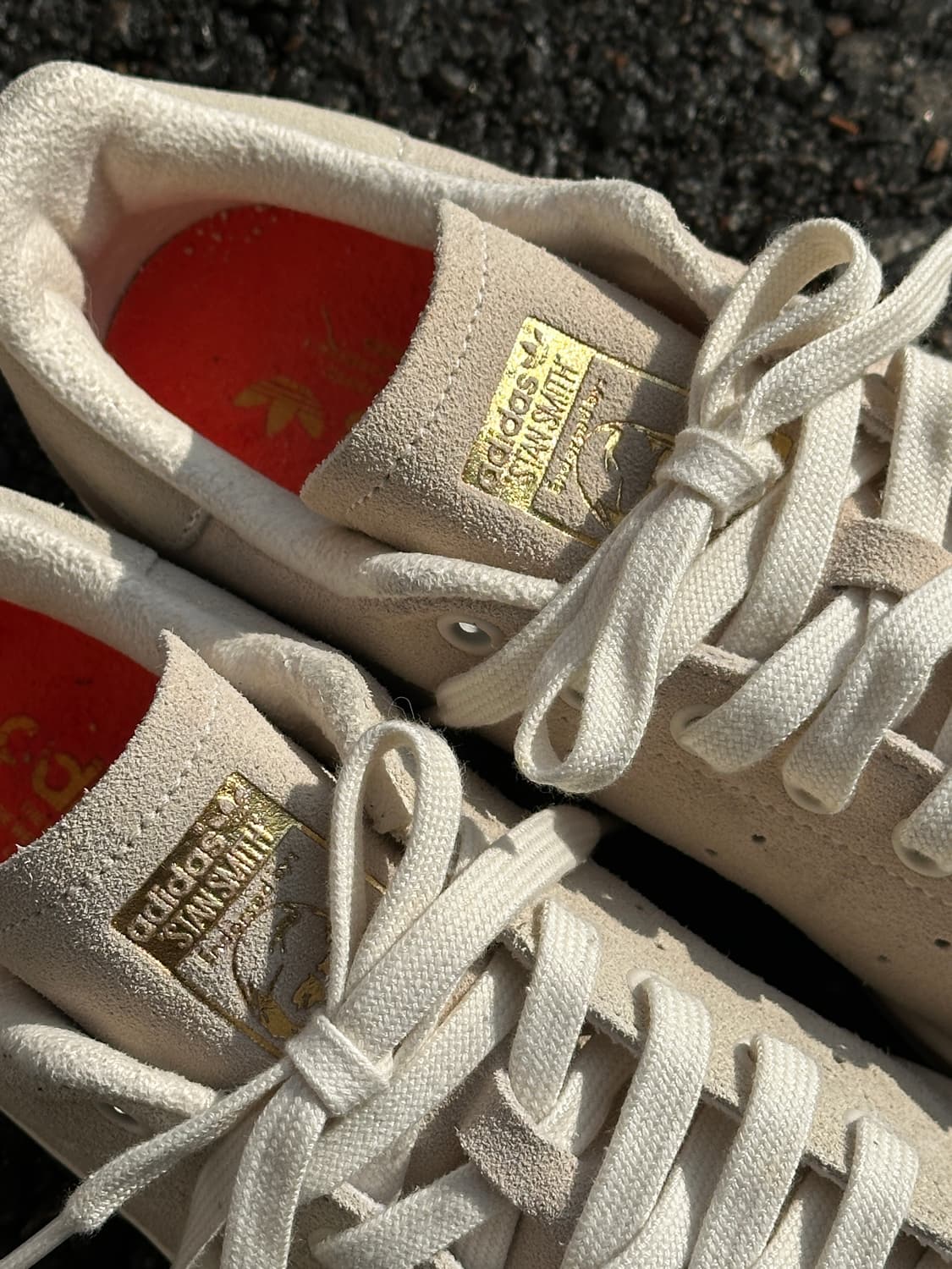 [255] 아디다스 스탠스미스 스웨이드 아이보리 스니커즈 상품이미지4