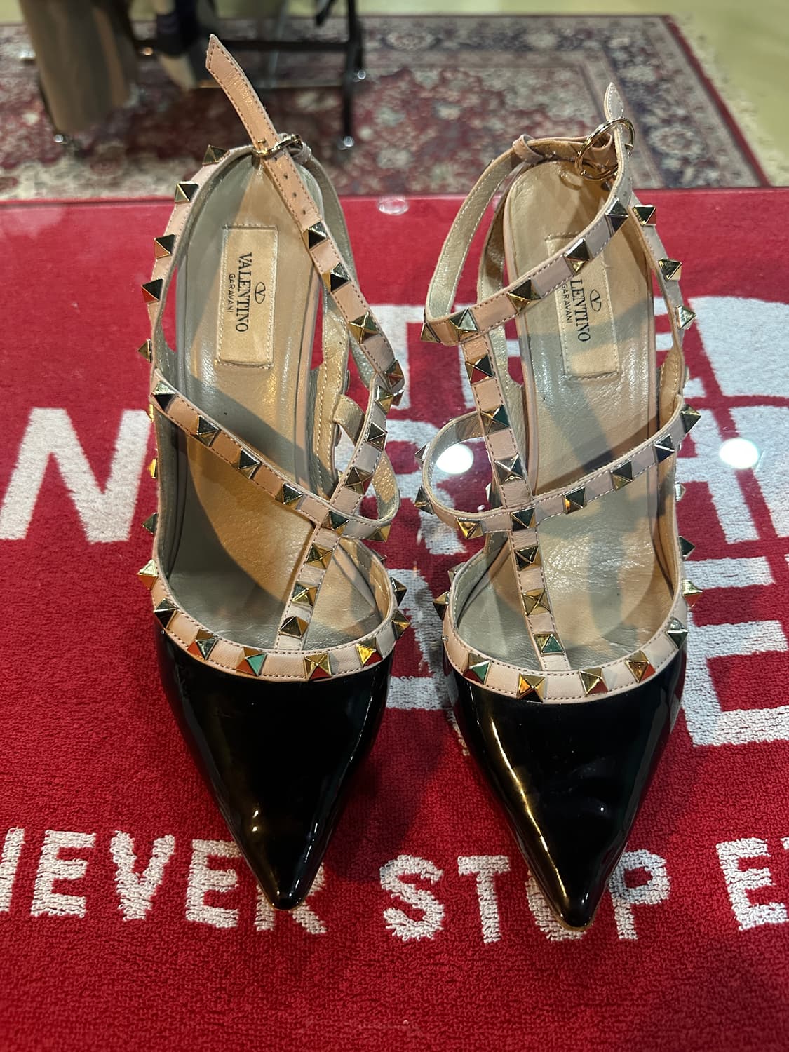 발렌티노.락스터드 펌프스39 상품이미지1