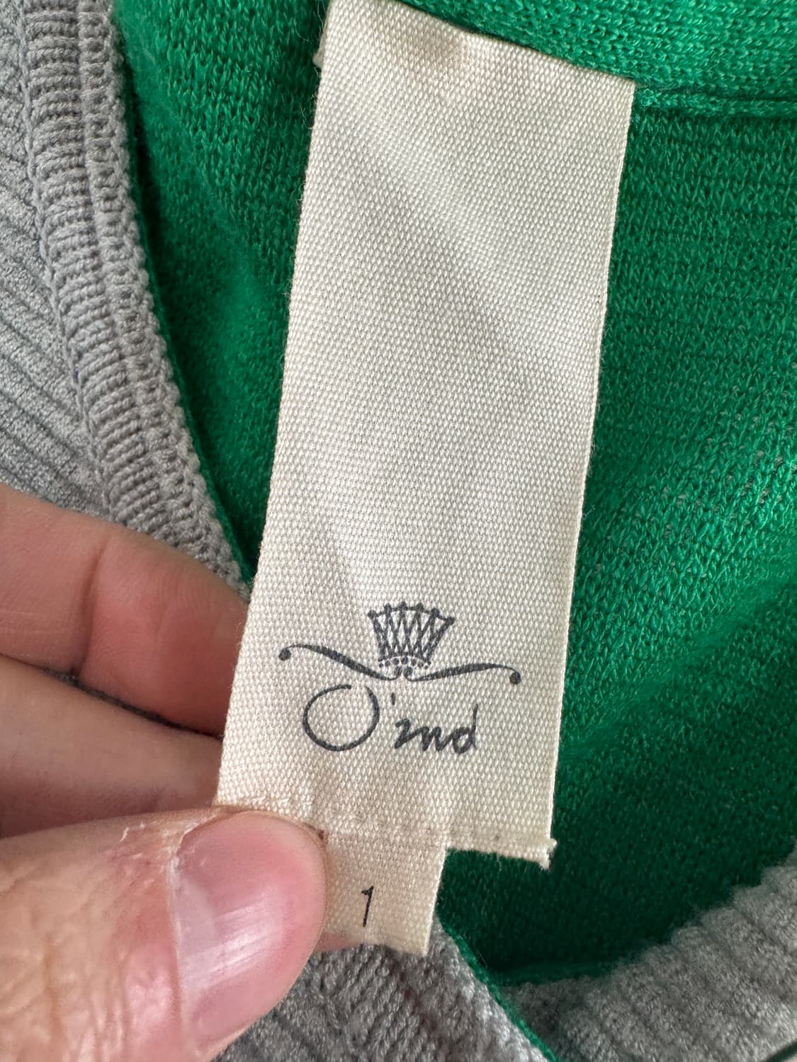 여성 오즈세컨 귀여운 크롭 울 니트 사선 집업 상품이미지3