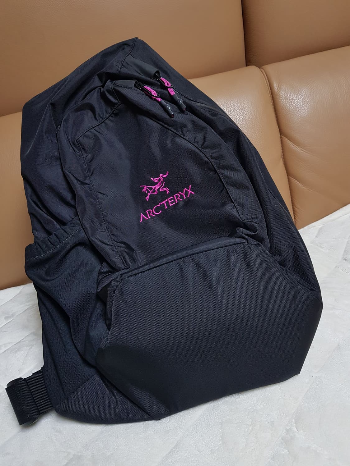 아크테릭스 시스템A 퀴버 크로스바디백 블랙 울트라 바이올렛 상품이미지3