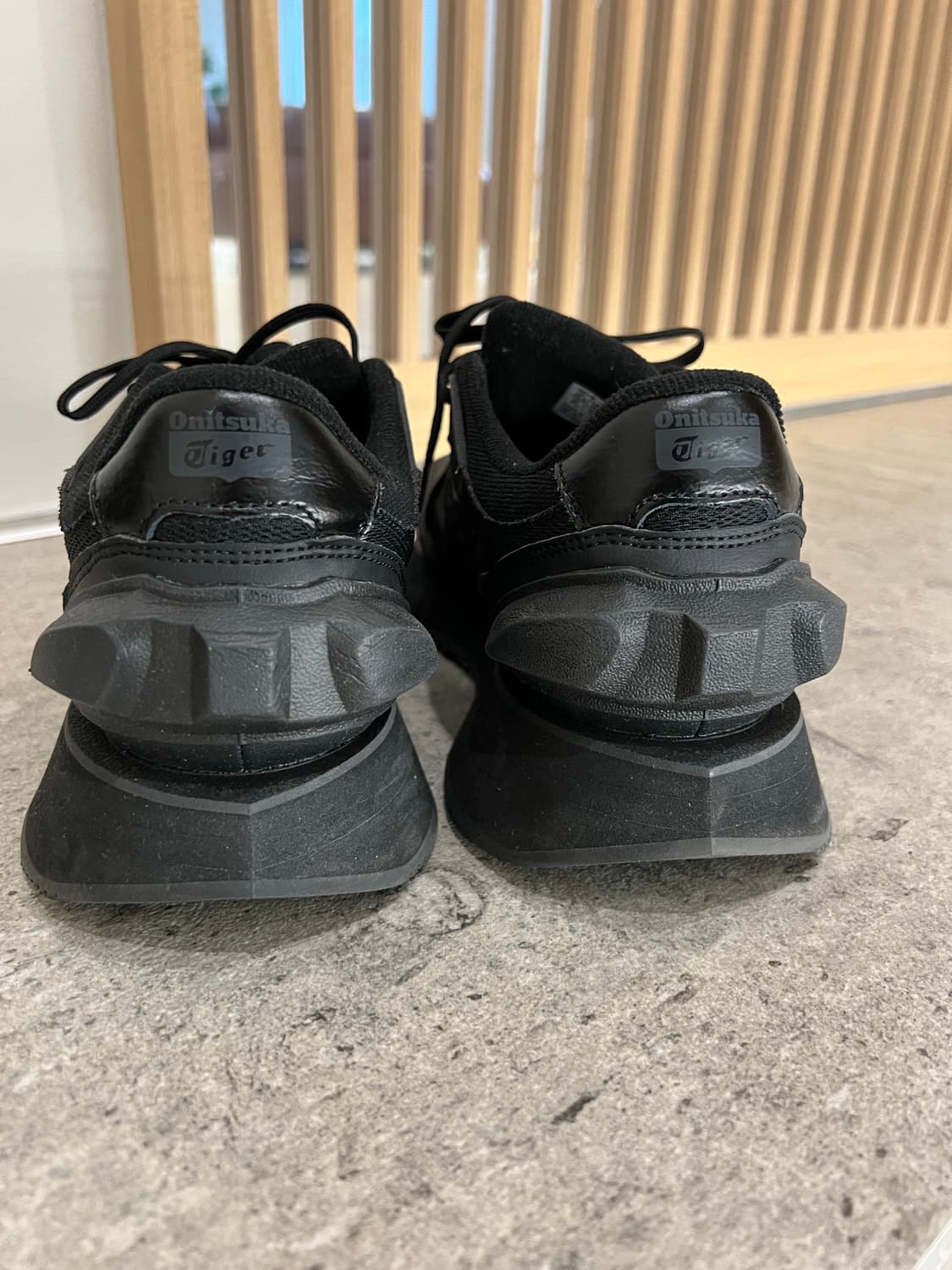 오니츠카타이거 올블랙 moage 245 상품이미지4